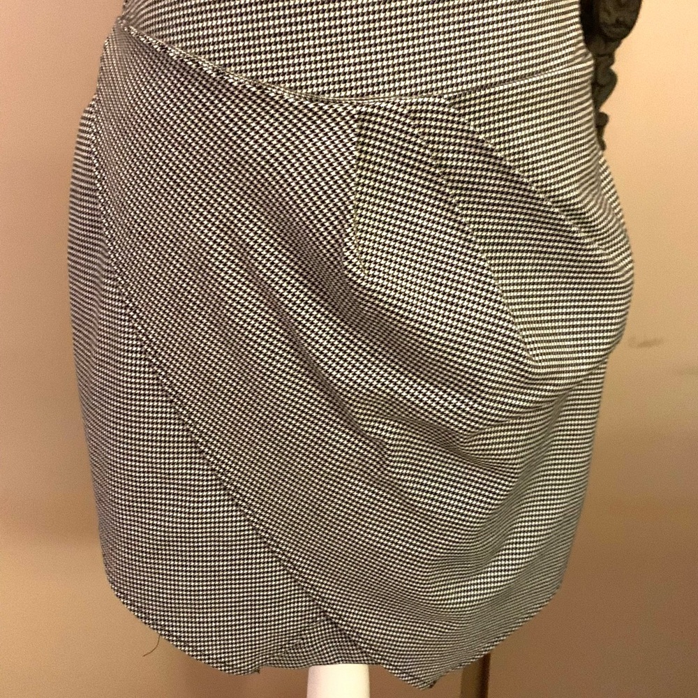 BCBG Black and White Houndstooth Gathered-Front Women's Skirt - Picture 2 of 7